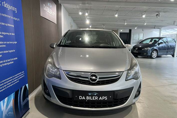 Sølv Opel Corsa fra 2014