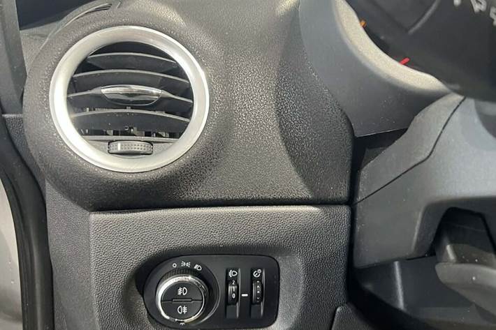 Sølv Opel Corsa fra 2014