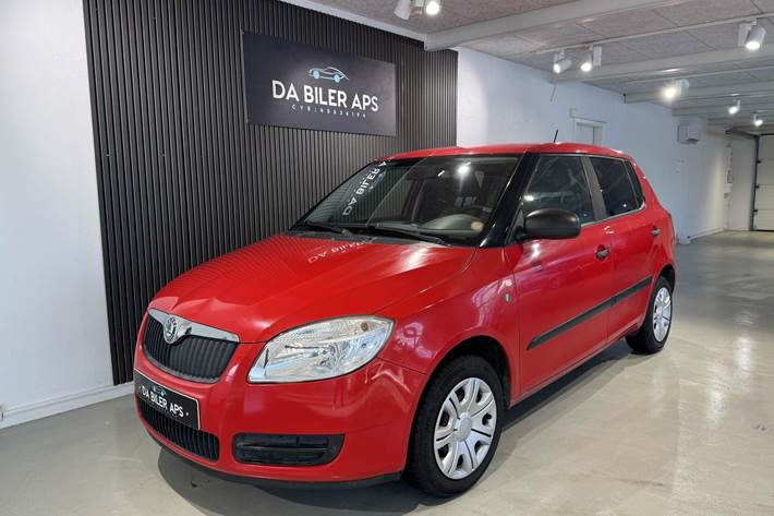 Rød Skoda Fabia fra 2009