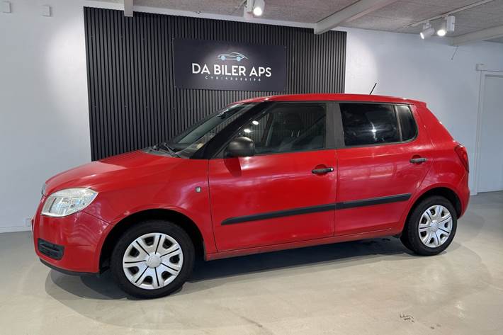 Rød Skoda Fabia fra 2009