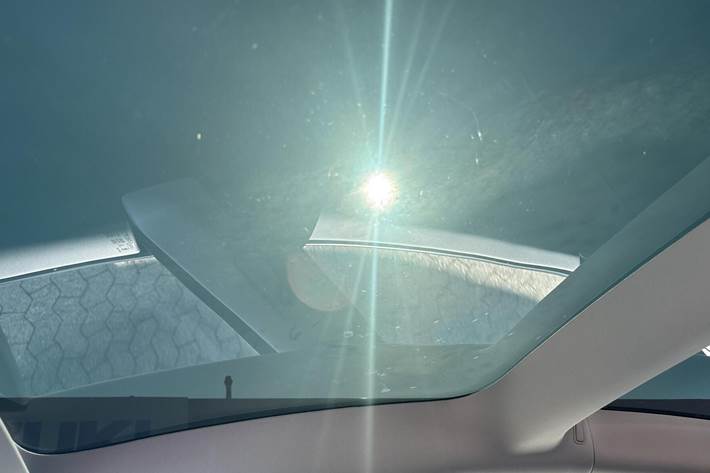 Hvid Tesla Model 3 fra 2023