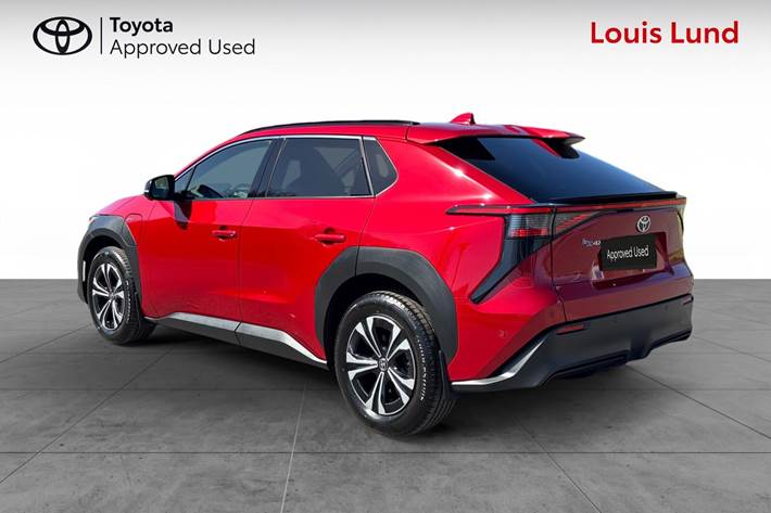 Rød Toyota BZ4X fra 2025