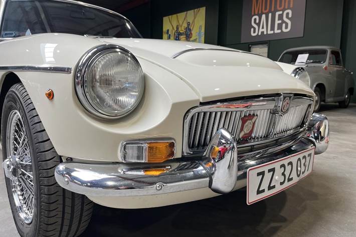 Hvid MG C fra 1969 set udefra