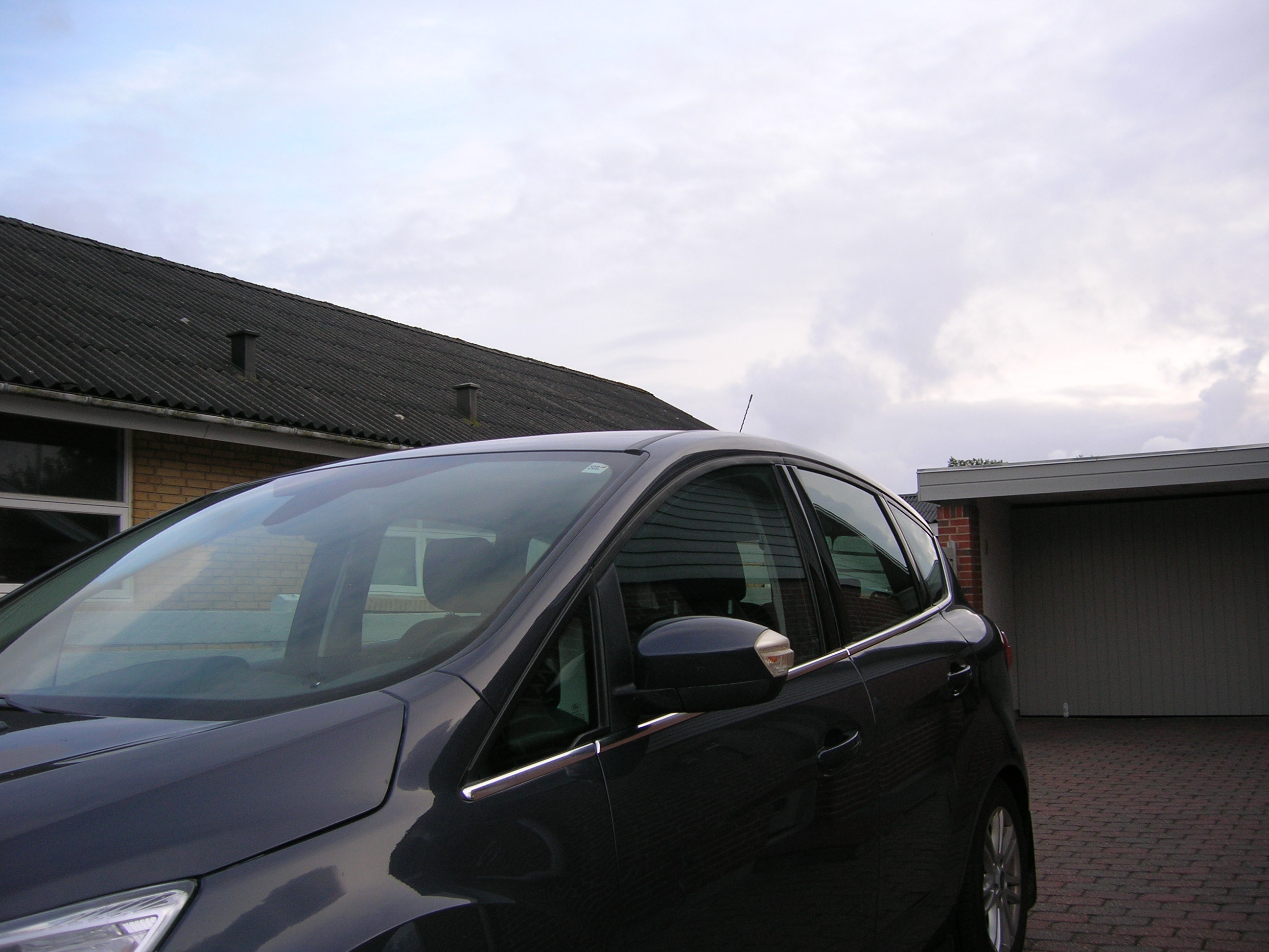 Grå Ford C-MAX fra 2013