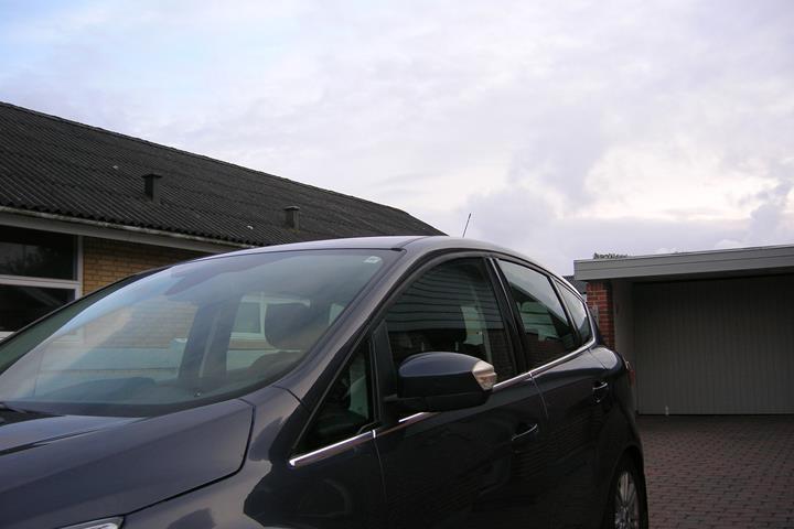 Grå Ford C-MAX fra 2013