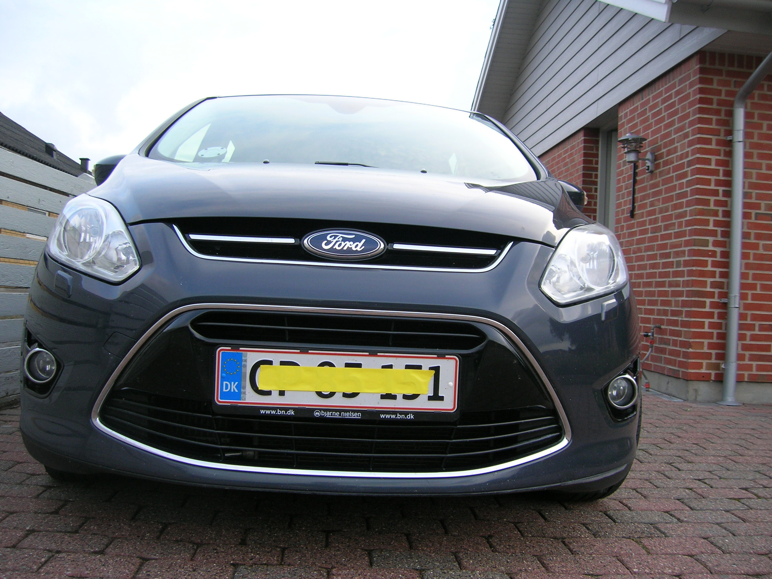 Grå Ford C-MAX fra 2013