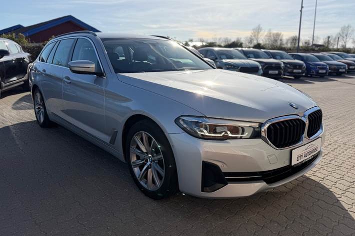 Sølv BMW 530e fra 2021