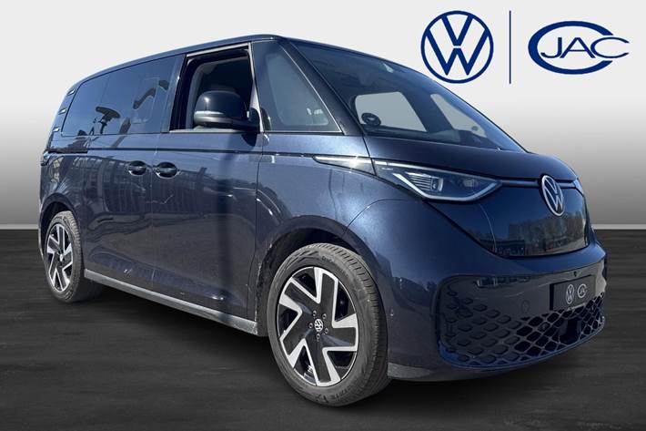 Blå VW ID.Buzz fra 2025 set udefra
