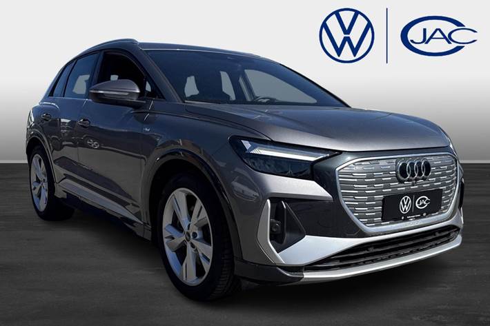 Grå Audi Q4 e-tron fra 2024 set udefra
