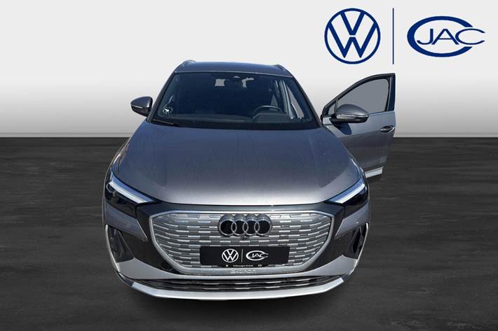 Grå Audi Q4 e-tron fra 2024