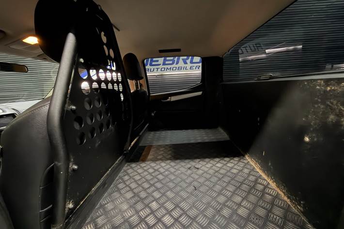 Gul Isuzu D-Max fra 2015