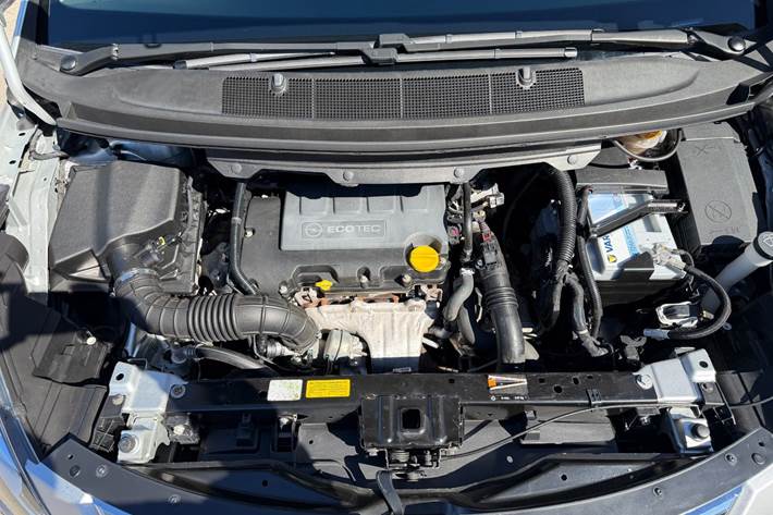 Sølv Opel Zafira Tourer fra 2016