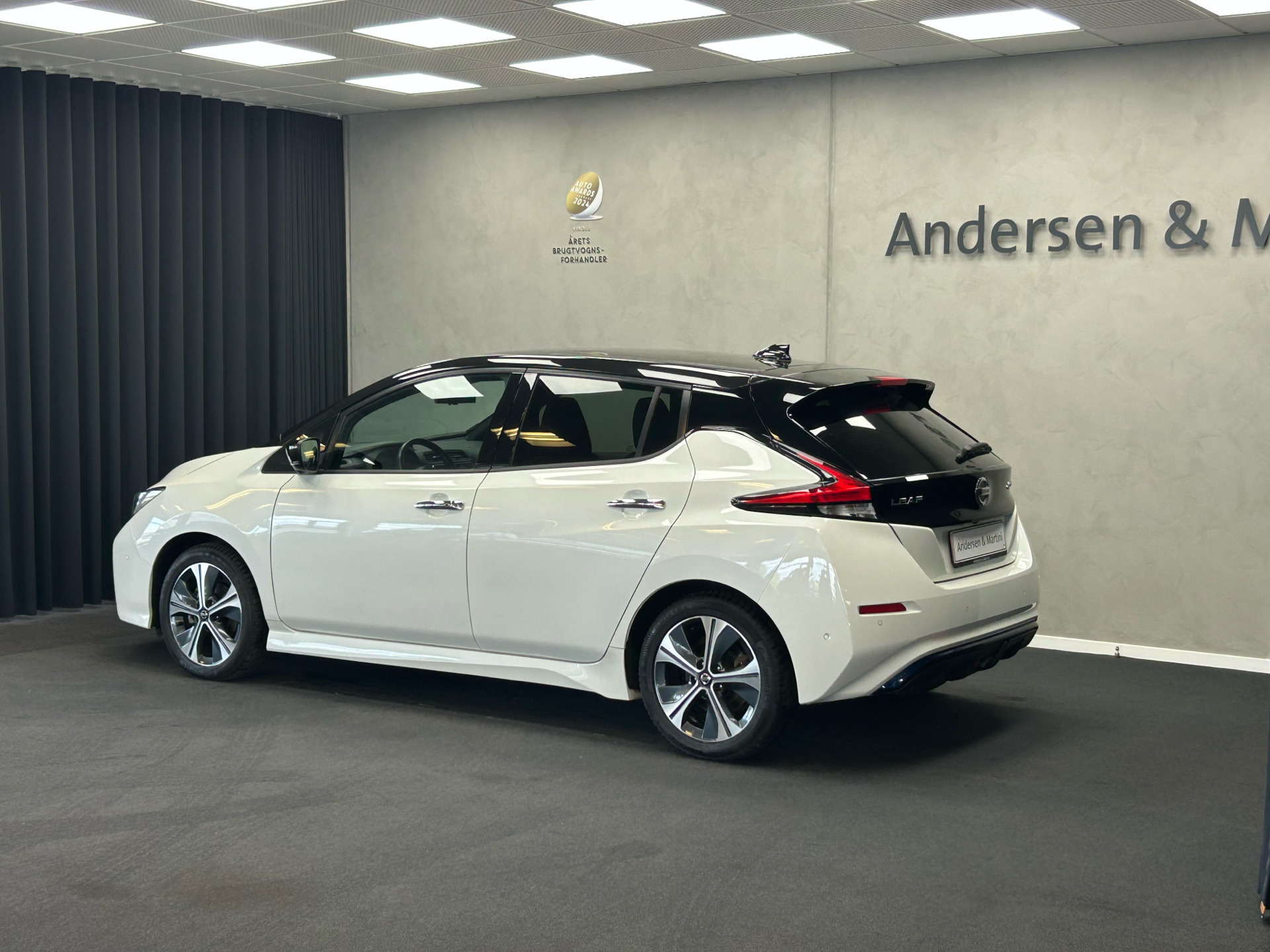 Hvid Nissan Leaf fra 2022