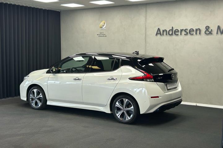 Hvid Nissan Leaf fra 2022