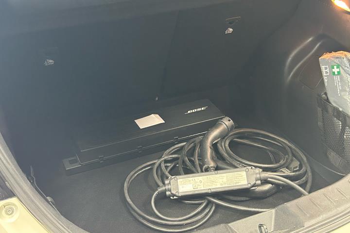 Hvid Nissan Leaf fra 2022