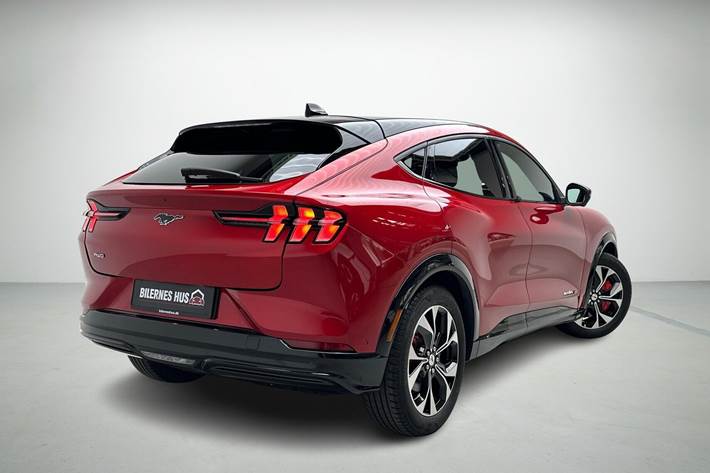 Rød Ford Mustang Mach-E fra 2021