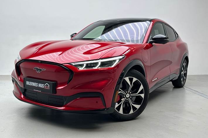 Rød Ford Mustang Mach-E fra 2021