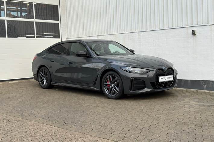 Grå BMW i4 fra 2024