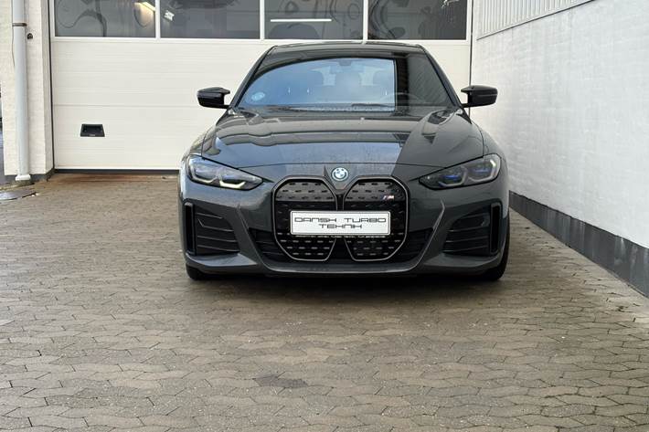 Grå BMW i4 fra 2024