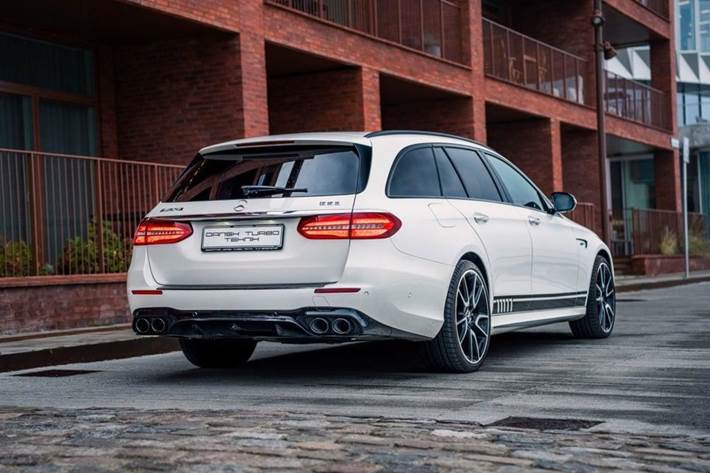 Hvid Mercedes E53 AMG fra 2018 set udefra