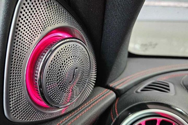 Hvid Mercedes E53 AMG fra 2018 set indefra