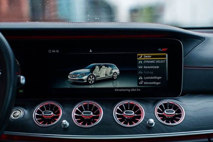 Hvid Mercedes E53 AMG fra 2018 set indefra