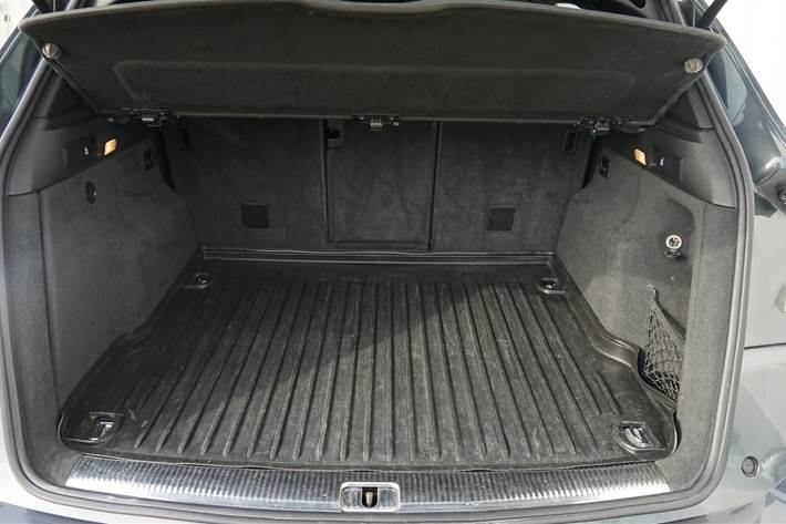 Grå Audi Q5 fra 2014