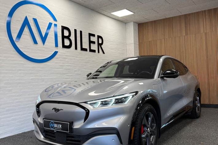 Sølv Ford Mustang Mach-E fra 2021