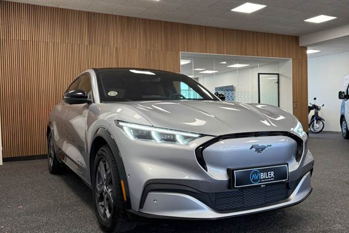 Sølv Ford Mustang Mach-E fra 2021