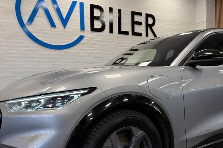 Sølv Ford Mustang Mach-E fra 2021