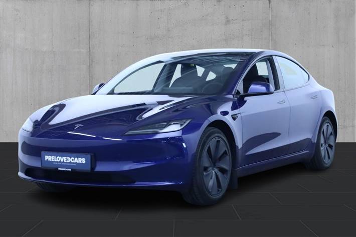 Blå Tesla Model 3 fra 2024