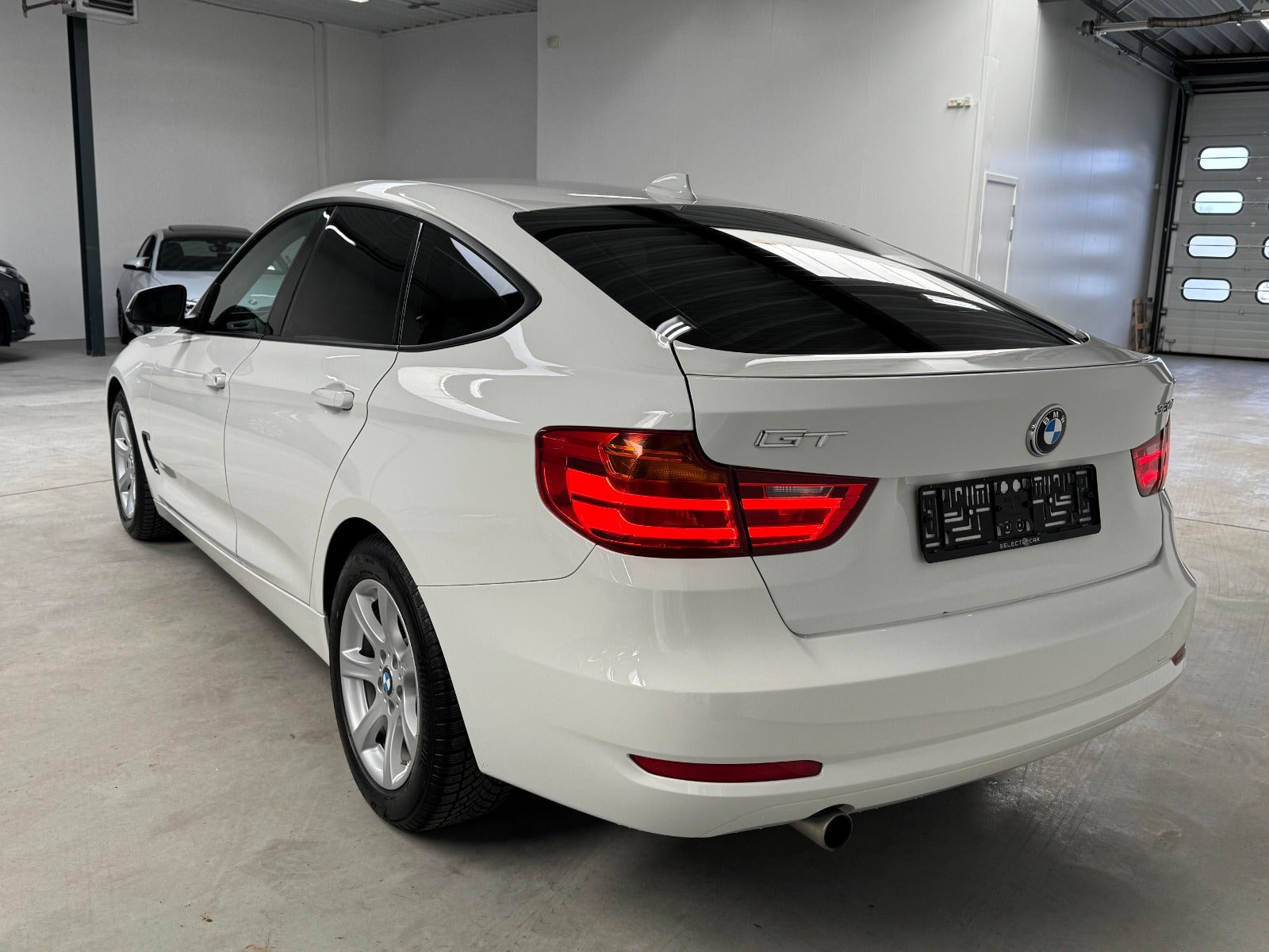 Hvid BMW 320d fra 2014