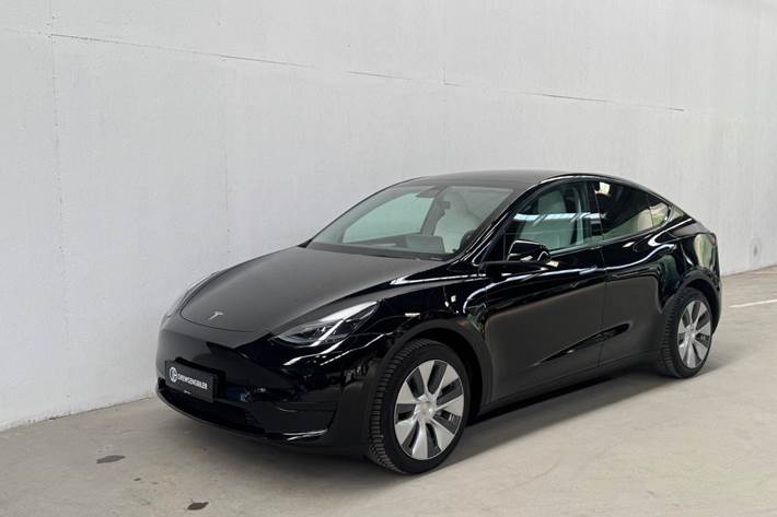 Sort Tesla Model Y fra 2023