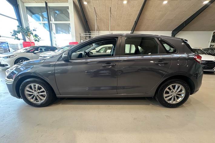 Grå Hyundai i30 fra 2017
