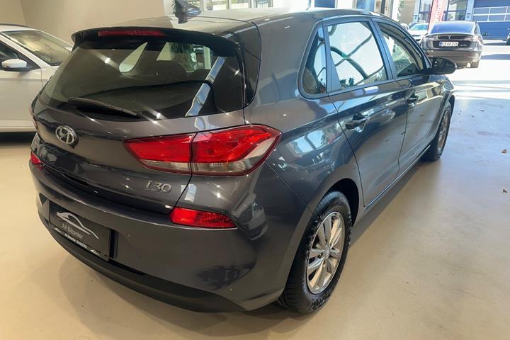 Grå Hyundai i30 fra 2017