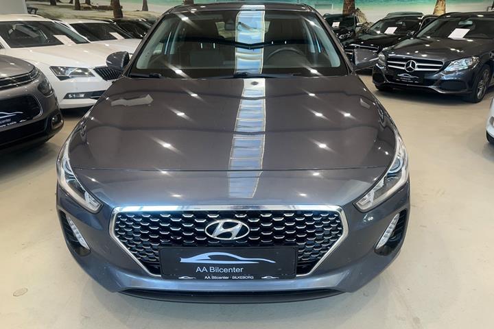 Grå Hyundai i30 fra 2017