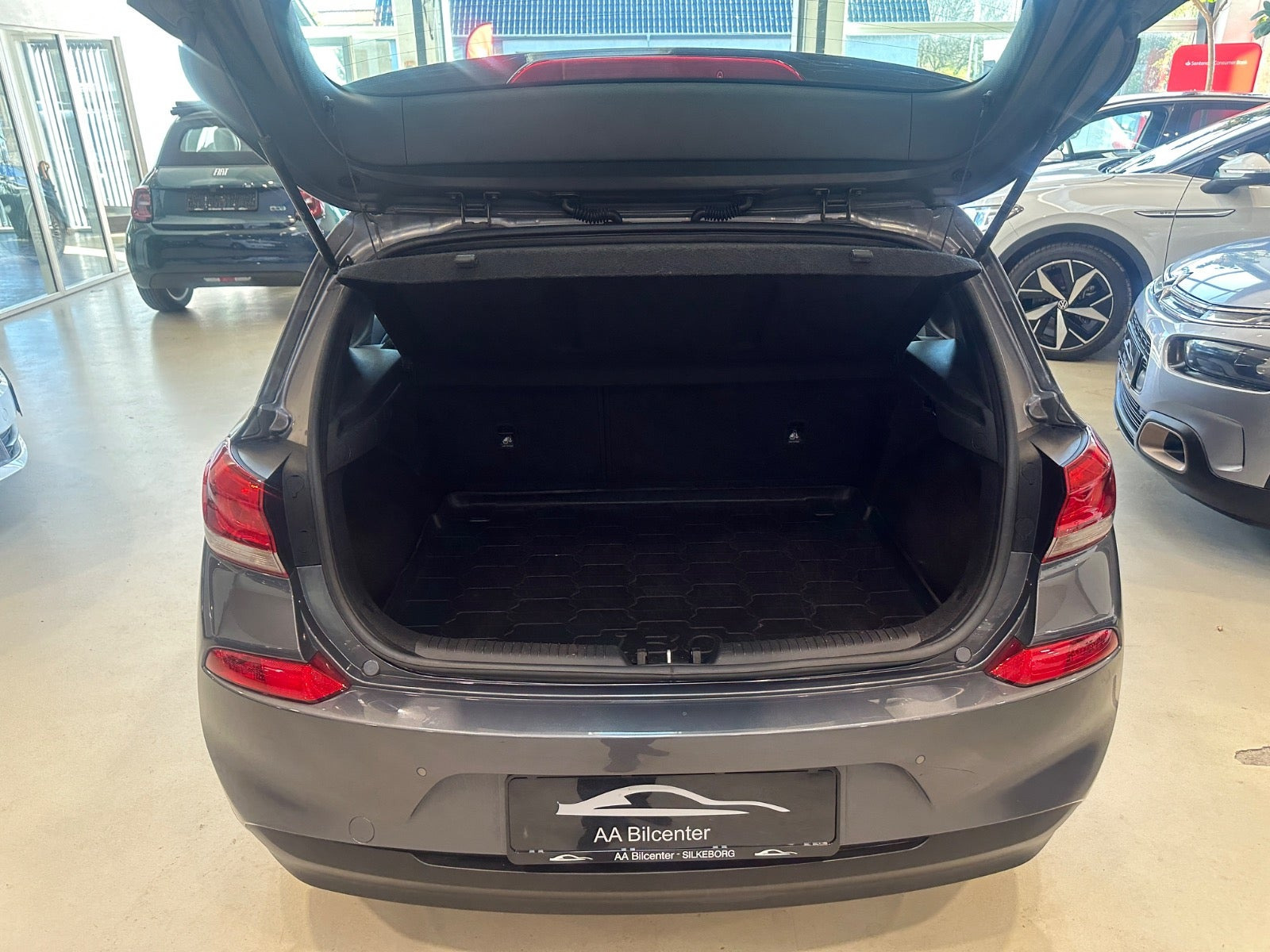 Grå Hyundai i30 fra 2017