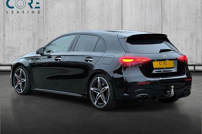 Sort Mercedes A45 fra 2023
