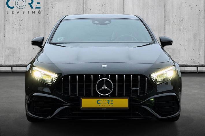 Sort Mercedes A45 fra 2023 set udefra