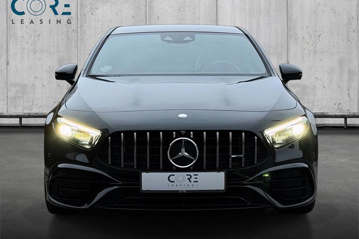 Sort Mercedes A45 fra 2023