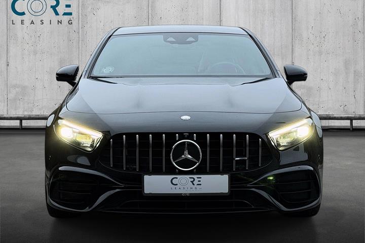 Sort Mercedes A45 fra 2023