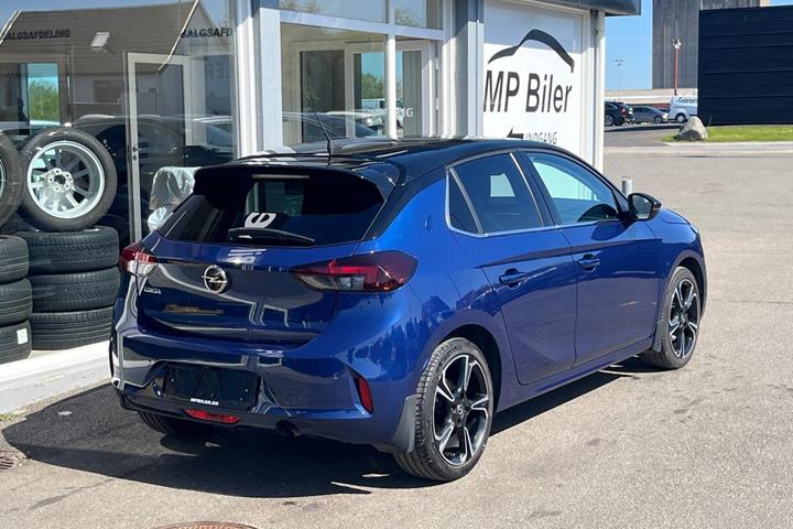 Blå Opel Corsa fra 2021