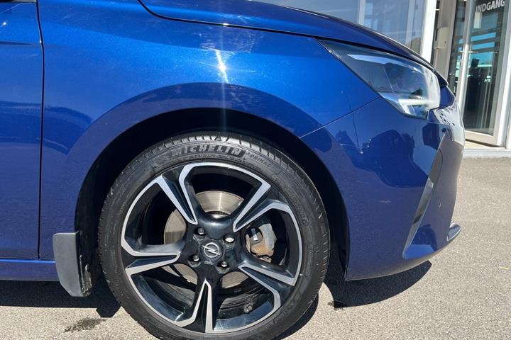 Blå Opel Corsa fra 2021