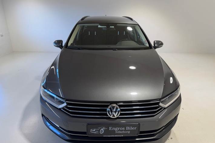 Grå VW Passat fra 2016