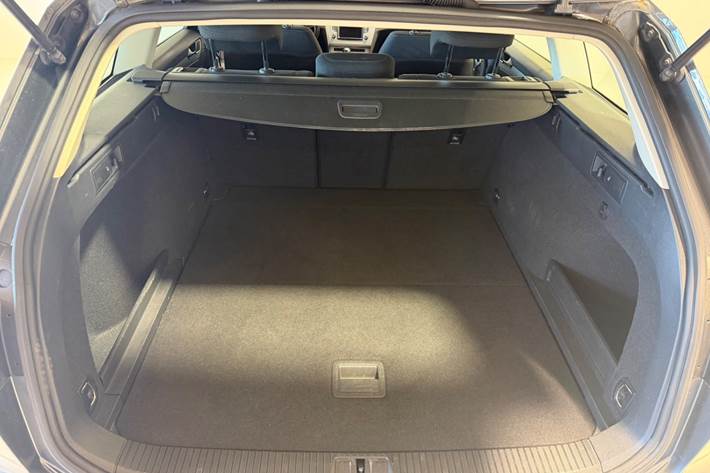 Grå VW Passat fra 2016