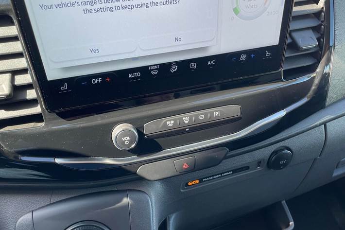 Hvid Ford E-Transit 350 L3 Van fra 2025