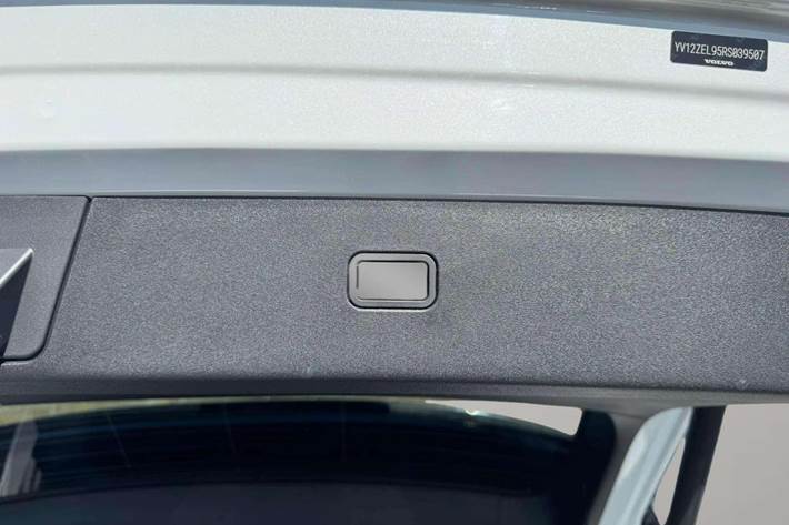 Hvid Volvo EX30 fra 2024