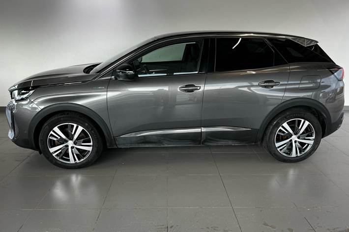 Grå Peugeot 3008 fra 2022