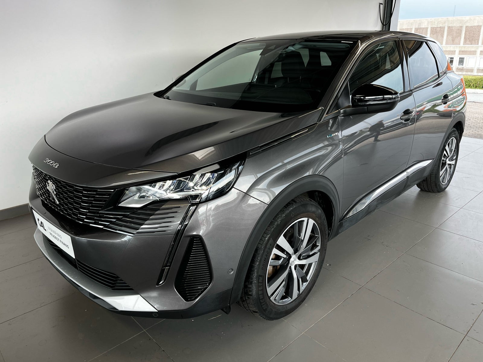 Grå Peugeot 3008 fra 2022