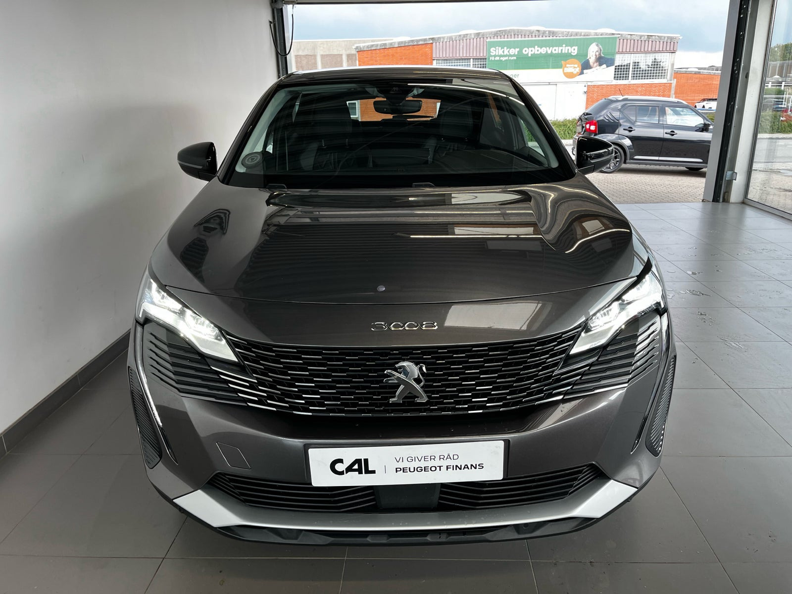 Grå Peugeot 3008 fra 2022